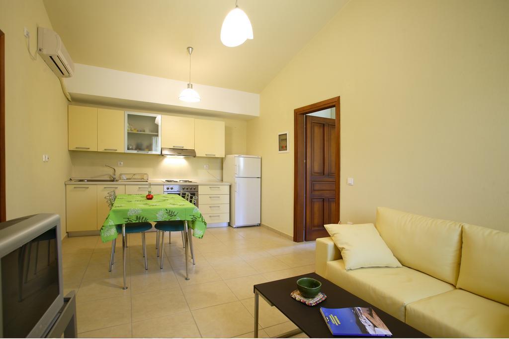 Porto Skopelos Villas ภายนอก รูปภาพ